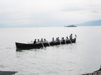 Kirchboot mit Besatzung im Bodensee