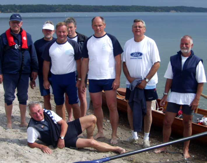 die gesamte Truppe am Strand