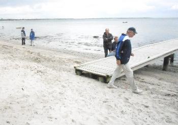 am Strand sah und roch man eigeleitetes Abwasser